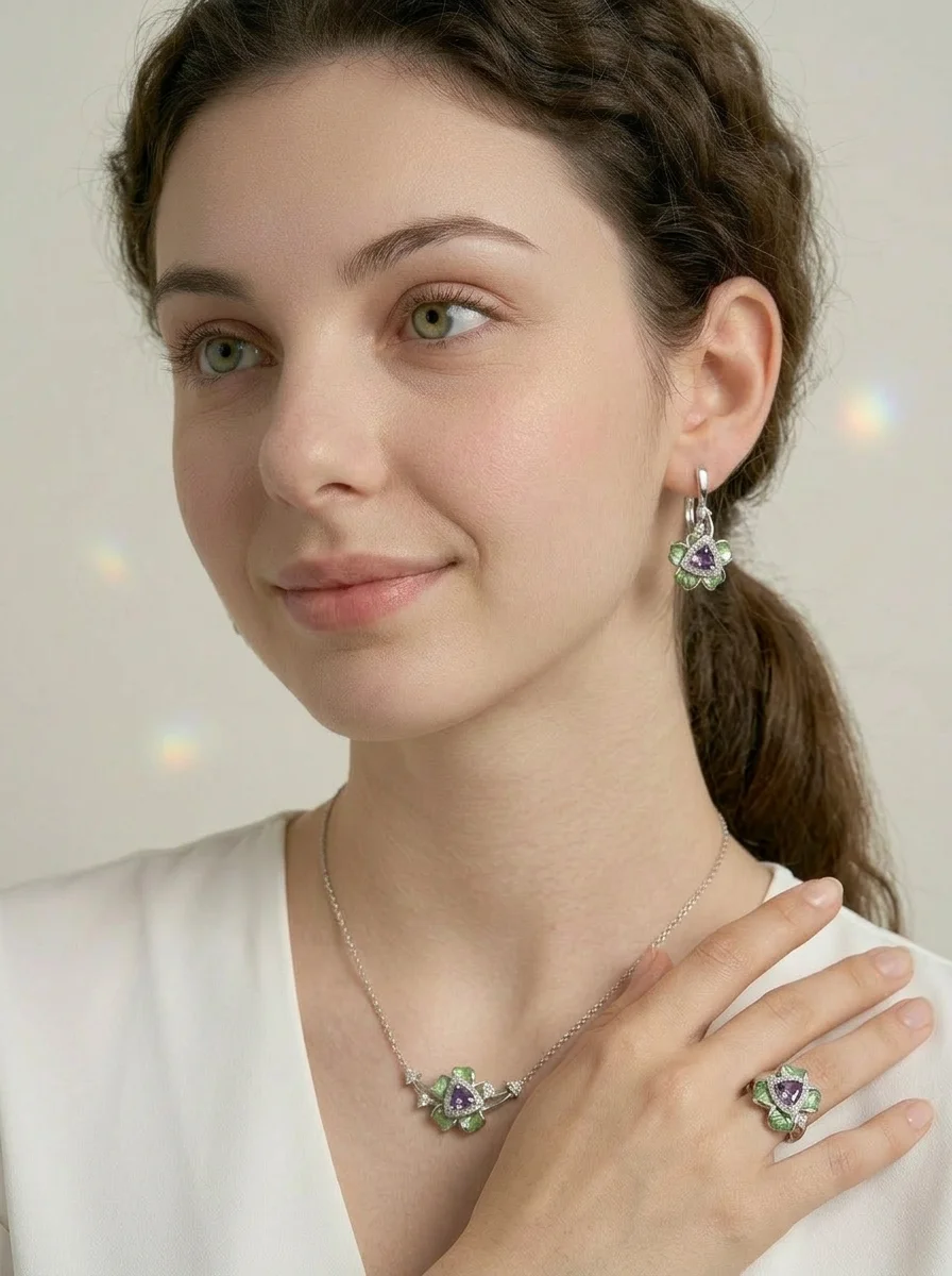 Кольцо "Мерседес" с аметистом и бриллиантами